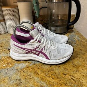 ASICS Gel Contend 7 size 8